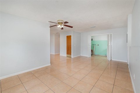 House in Orlando, Florida 3 bedrooms, 126.35 sq.m. № 1760349 - photo 19