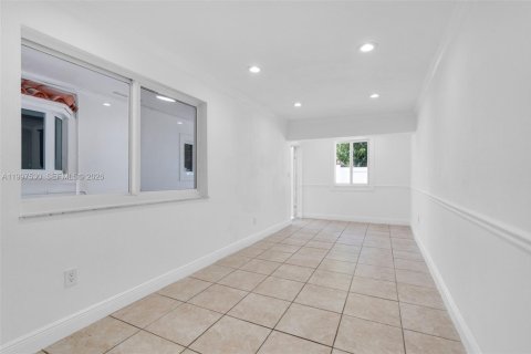 Villa ou maison à louer à Miami, Floride: 2 chambres, 251.86 m2 № 2060855 - photo 2