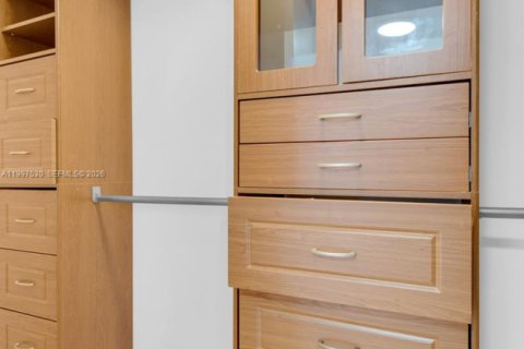 Villa ou maison à louer à Miami, Floride: 2 chambres, 251.86 m2 № 2060855 - photo 9