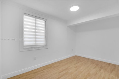 Villa ou maison à louer à Miami, Floride: 2 chambres, 251.86 m2 № 2060855 - photo 5