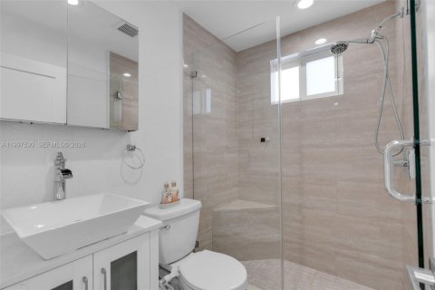Villa ou maison à louer à Miami, Floride: 2 chambres, 251.86 m2 № 2060855 - photo 10