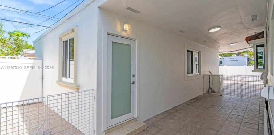 Villa ou maison à Miami, Floride 2 chambres, 251.86 m2 № 2060855