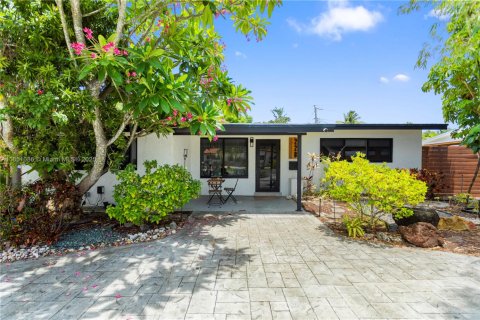 House in Pompano Beach, Florida 3 bedrooms, 114.27 sq.m. № 1854770 - photo 2