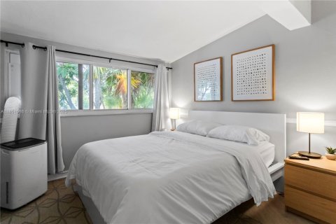 House in Pompano Beach, Florida 3 bedrooms, 114.27 sq.m. № 1854770 - photo 18