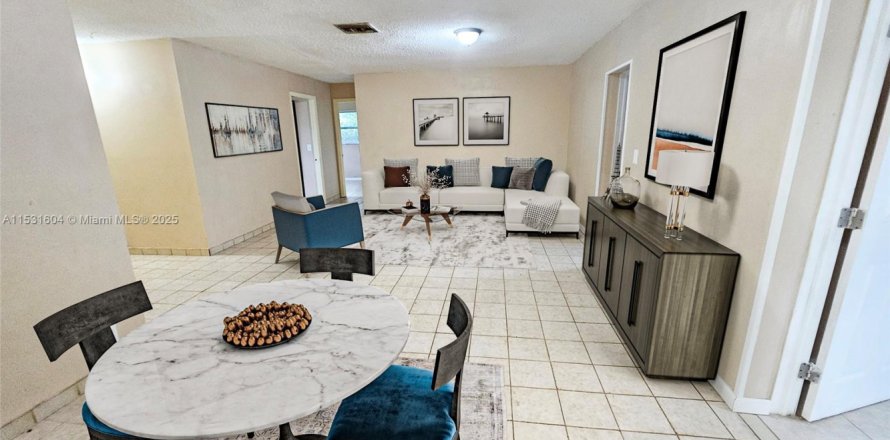 House in Margate, Florida 5 bedrooms, 136.38 sq.m. № 1689429