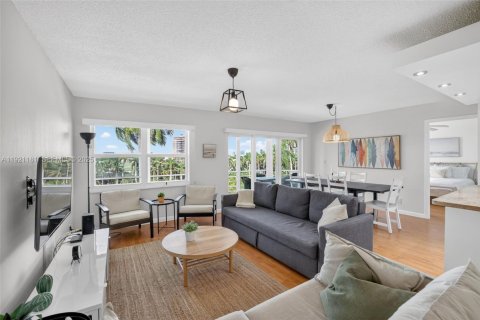 Copropriété à vendre à Hallandale Beach, Floride: 2 chambres, 106.84 m2 № 2082716 - photo 2