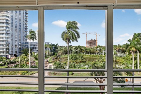 Copropriété à vendre à Hallandale Beach, Floride: 2 chambres, 106.84 m2 № 2082716 - photo 7