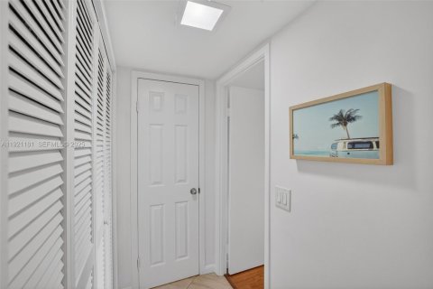 Copropriété à vendre à Hallandale Beach, Floride: 2 chambres, 106.84 m2 № 2082716 - photo 23