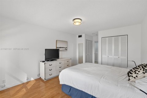 Copropriété à vendre à Hallandale Beach, Floride: 2 chambres, 106.84 m2 № 2082716 - photo 26