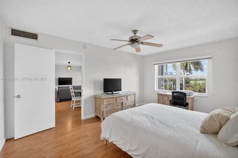 Copropriété à vendre à Hallandale Beach, Floride: 2 chambres, 106.84 m2 № 2082716 - photo 19