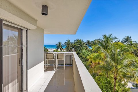 Condo in Miami Beach, Florida, 2 bedrooms  № 2067671 - photo 6