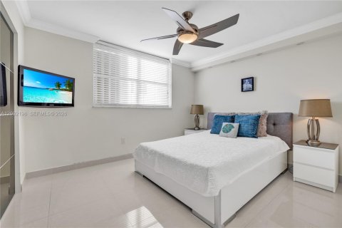 Condo in Miami Beach, Florida, 2 bedrooms  № 2067671 - photo 10