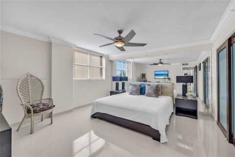Condo in Miami Beach, Florida, 2 bedrooms  № 2067671 - photo 8