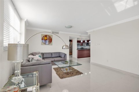 Condo in Miami Beach, Florida, 2 bedrooms  № 2067671 - photo 29
