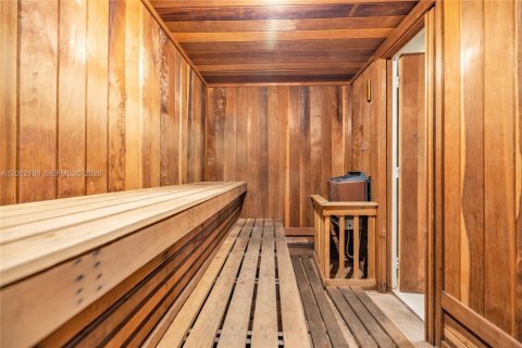 Condo in Miami Beach, Florida, 2 bedrooms  № 2067671 - photo 15