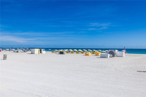 Condo in Miami Beach, Florida, 2 bedrooms  № 2067671 - photo 22