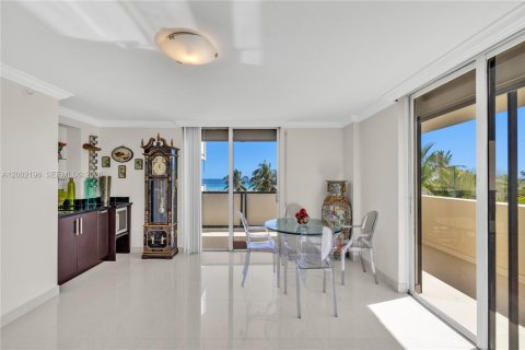 Condo in Miami Beach, Florida, 2 bedrooms  № 2067671 - photo 26