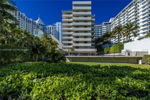 Condo in Miami Beach, Florida, 2 bedrooms  № 2067671 - photo 16