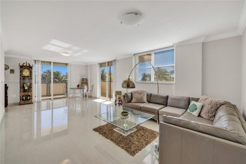 Condo in Miami Beach, Florida, 2 bedrooms  № 2067671 - photo 28