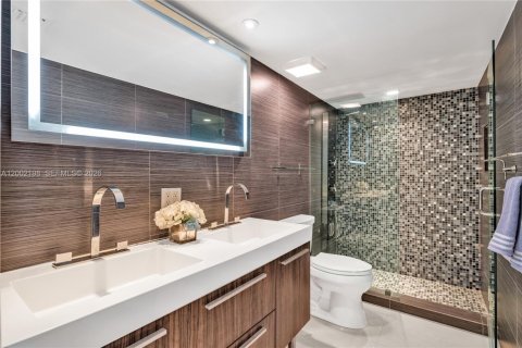 Condo in Miami Beach, Florida, 2 bedrooms  № 2067671 - photo 12