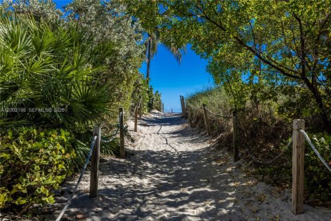 Condo in Miami Beach, Florida, 2 bedrooms  № 2067671 - photo 20