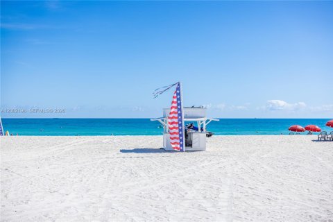 Condo in Miami Beach, Florida, 2 bedrooms  № 2067671 - photo 23