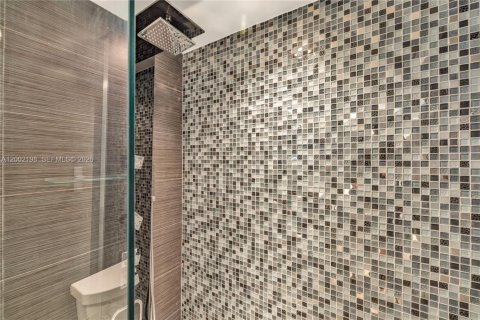 Condo in Miami Beach, Florida, 2 bedrooms  № 2067671 - photo 13