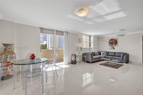 Condo in Miami Beach, Florida, 2 bedrooms  № 2067671 - photo 27