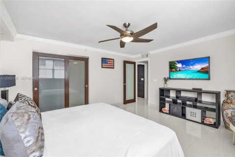 Condo in Miami Beach, Florida, 2 bedrooms  № 2067671 - photo 9