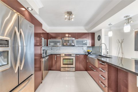 Condo in Miami Beach, Florida, 2 bedrooms  № 2067671 - photo 24