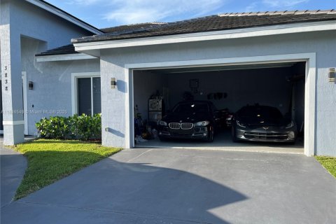 Casa en venta en Lauderhill, Florida, 4 dormitorios, 242.29 m2 № 1820309 - foto 4