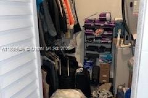 Casa en venta en Lauderhill, Florida, 4 dormitorios, 242.29 m2 № 1820309 - foto 13