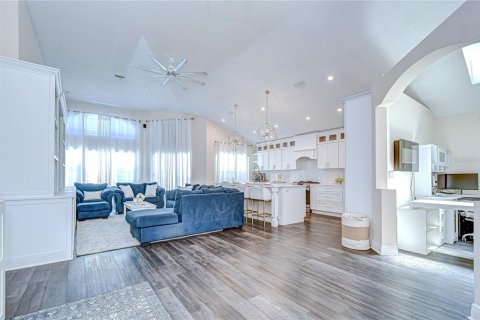 House in Brandon, Florida 3 bedrooms, 166.11 sq.m. № 1751212 - photo 4