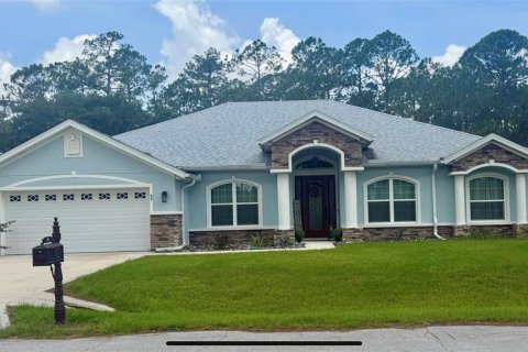 House in Palm Coast, Florida 4 bedrooms, 246.1 sq.m. № 1910254 - photo 1