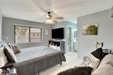 Townhouse in Miami, Florida 2 bedrooms, 104.98 sq.m. № 1891876 - photo 10