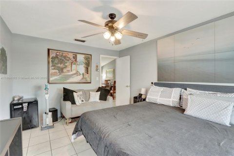 Townhouse in Miami, Florida 2 bedrooms, 104.98 sq.m. № 1891876 - photo 11