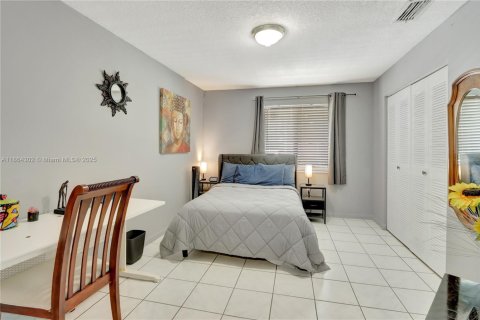 Townhouse in Miami, Florida 2 bedrooms, 104.98 sq.m. № 1891876 - photo 6
