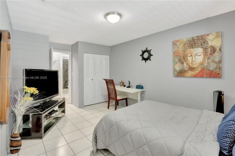 Townhouse in Miami, Florida 2 bedrooms, 104.98 sq.m. № 1891876 - photo 7