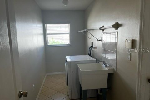 House in Palm Coast, Florida 3 bedrooms, 195 sq.m. № 1911043 - photo 9