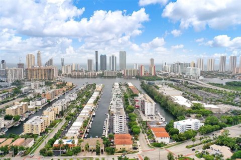 Condo in North Miami Beach, Florida, 2 bedrooms  № 1707104 - photo 3