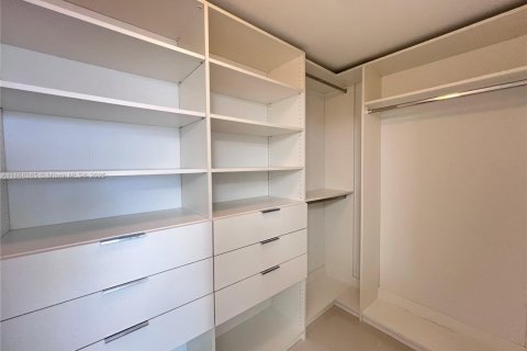 Снять в аренду кондоминиум в Норт-Майами-Бич, Флорида 2 спальни, 103.96м2, № 1923632 - фото 12