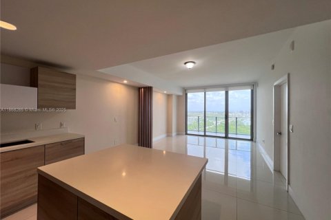 Снять в аренду кондоминиум в Норт-Майами-Бич, Флорида 2 спальни, 103.96м2, № 1923632 - фото 5