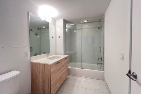 Снять в аренду кондоминиум в Норт-Майами-Бич, Флорида 2 спальни, 103.96м2, № 1923632 - фото 15
