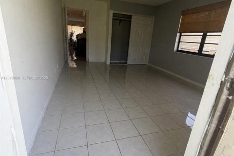 Купить виллу или дом в Дирфилд-Бич, Флорида 2 спальни, 125.42м2, № 2304257 - фото 10