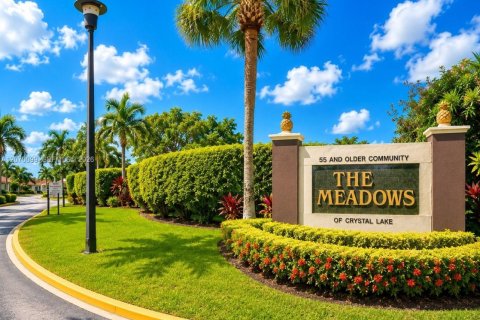 House in Deerfield Beach, Florida 2 bedrooms, 125.42 sq.m. № 2304257