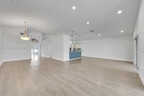 Casa en venta en Coral Springs, Florida, 3 dormitorios, 171.13 m2 № 1992963 - foto 6