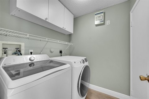 Casa en venta en Coral Springs, Florida, 3 dormitorios, 171.13 m2 № 1992963 - foto 28