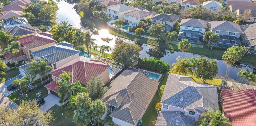 Casa en Coral Springs, Florida 3 dormitorios, 171.13 m2 № 1992963