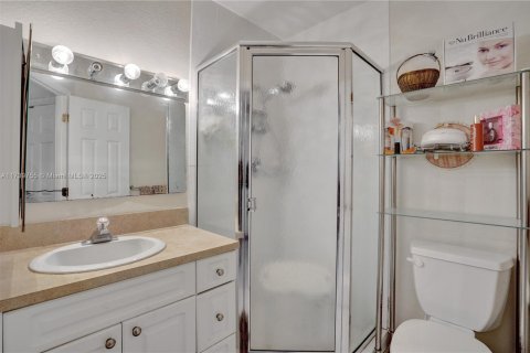 Condo in Lauderdale Lakes, Florida, 2 bedrooms  № 1811227 - photo 25
