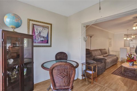 Condo in Lauderdale Lakes, Florida, 2 bedrooms  № 1811227 - photo 12